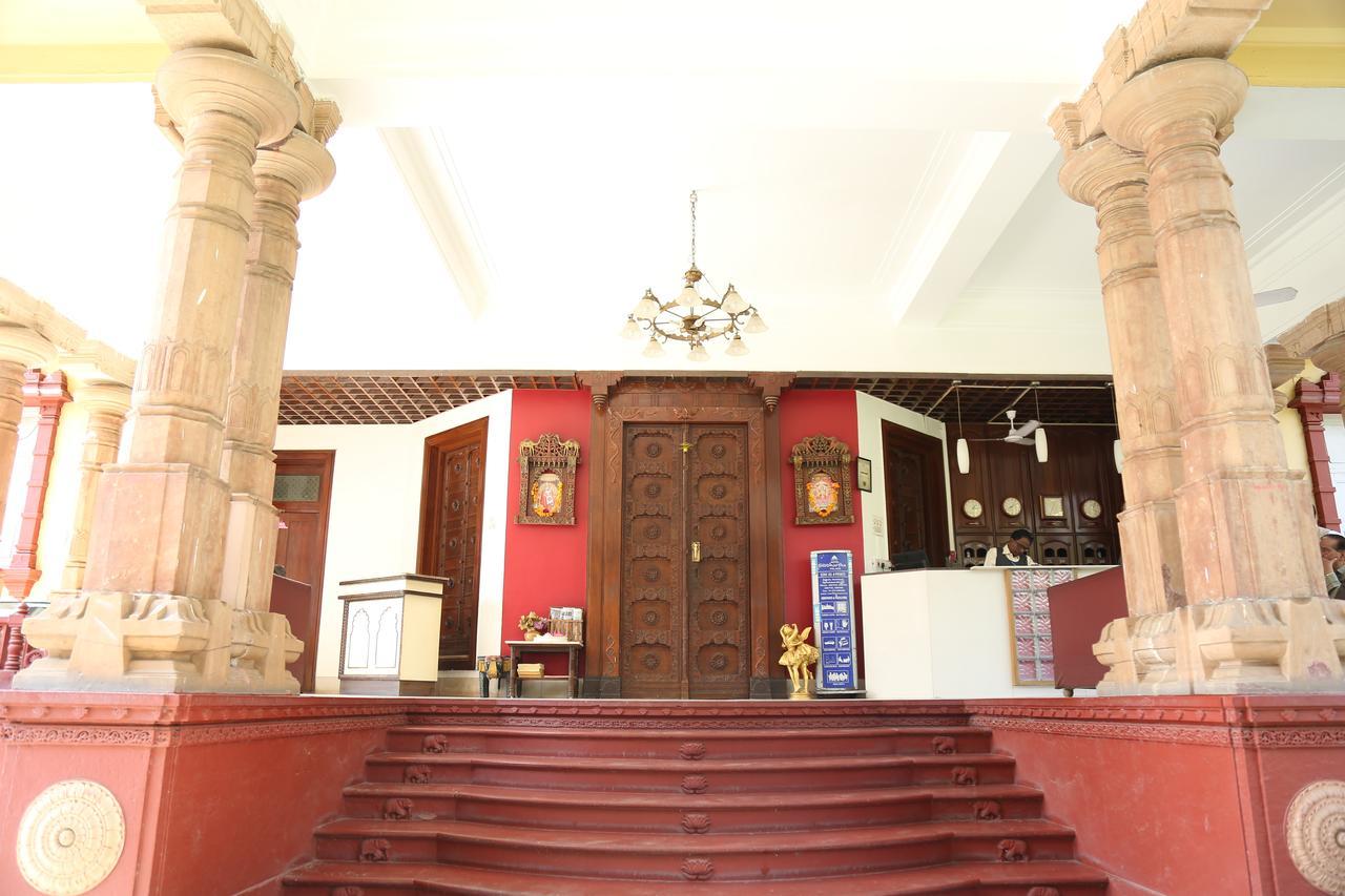 Hotel Siddhartha Palace Ahmedabad Exterior foto