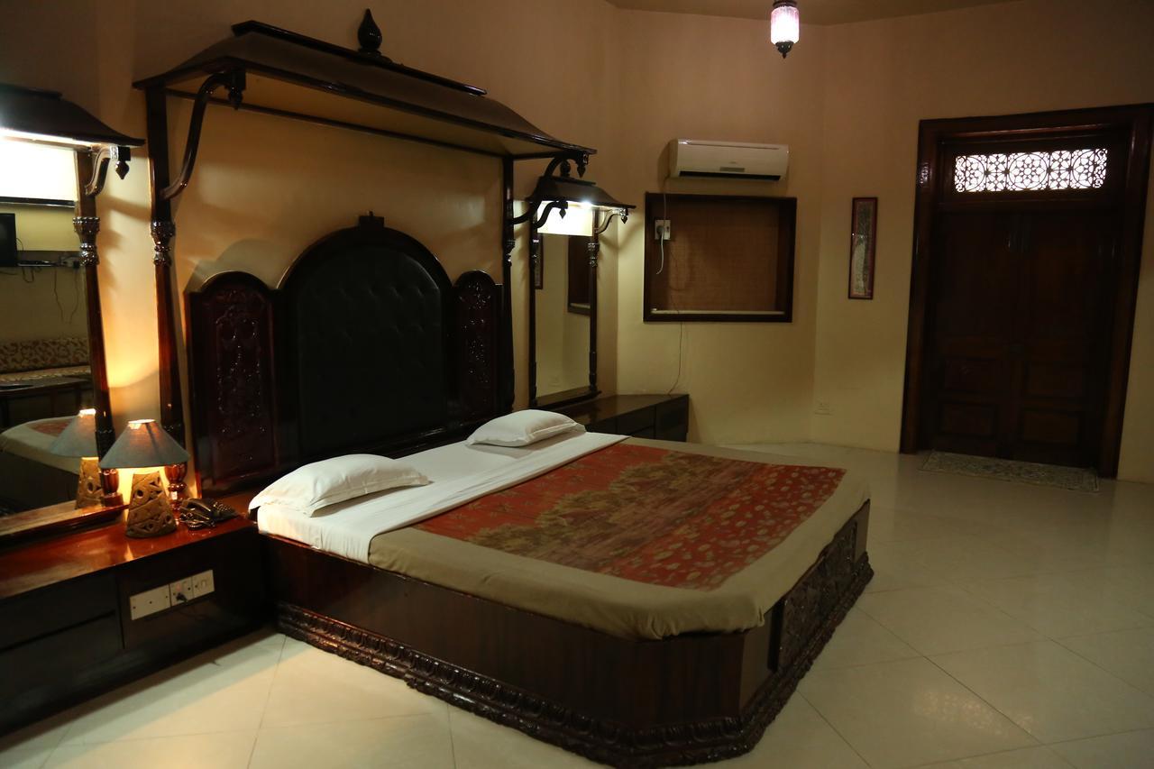 Hotel Siddhartha Palace Ahmedabad Exterior foto